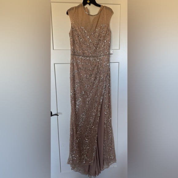 Mac Duggal Size 4 Nude Embellished Illusion
High Neck Cap Sleeve Gown 5619 - Picture 6 of 10